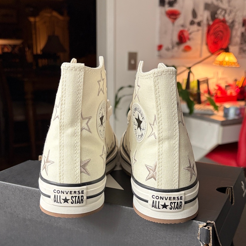 Converse Kids Cream High-Tops with Star Pattern - Picture 5 of 6